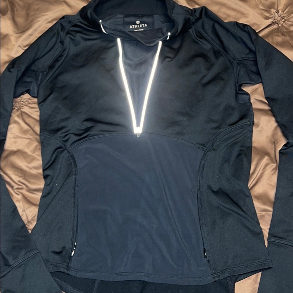 Woman’s athleta top